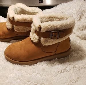 UGGS
